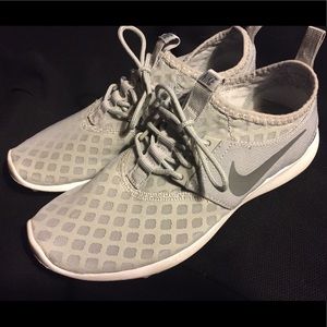 Woman’s Nike Juvenate Running Shoe